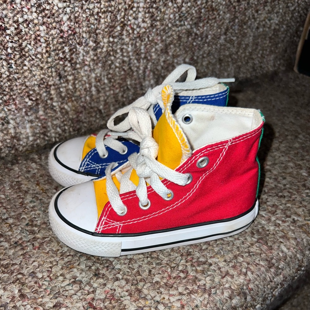 Multicolored Chuck Taylor’s 7C